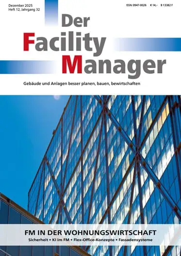 Tablet auf einem modernen Schreibtisch mit dem Magazin „Der Facility Manager“ und dem Titel Homeoffice-as-a-Service, daneben ergonomischer Stuhl und Laptop.